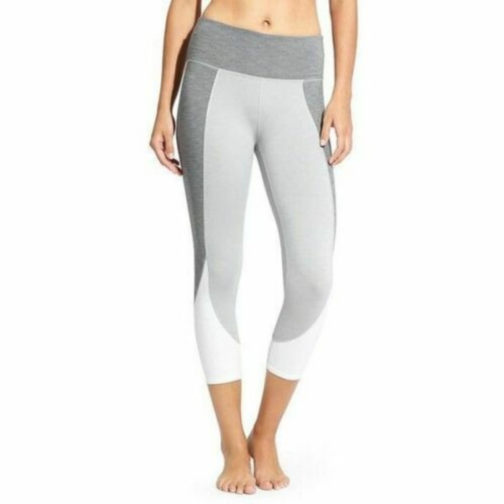 Athleta • High Rise Flow Color Block Chaturanga Capri Leggings Size medium